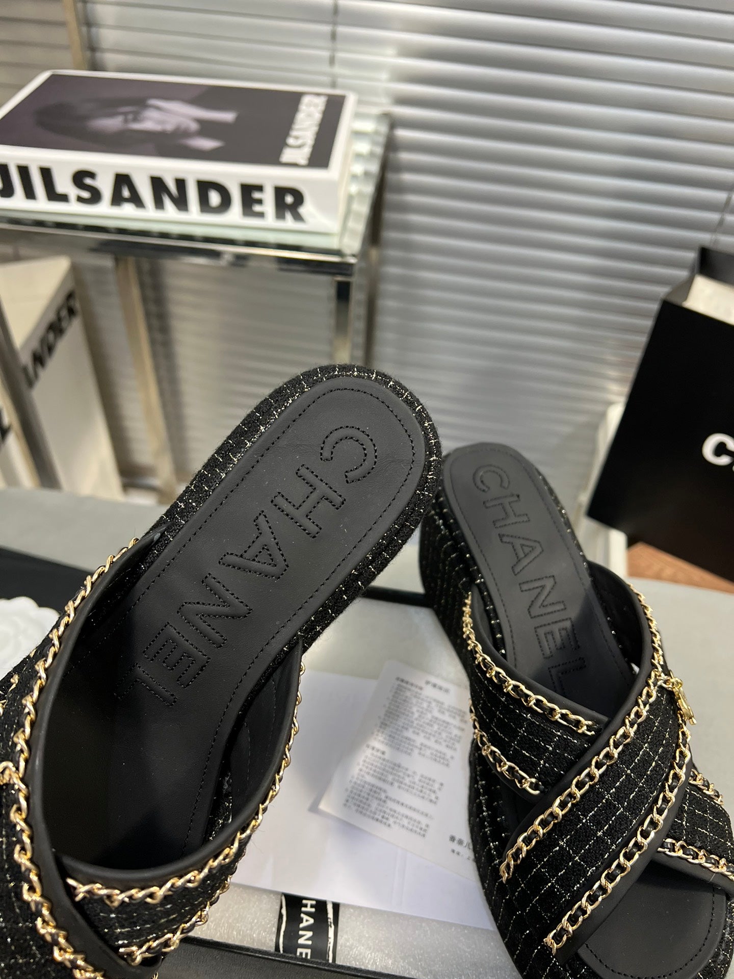 23 Ladies Fashion Luxury slipper and flip-flop S010
